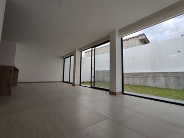 CASA DE VENTA EN TUMBACO DE 3 DORMITORIOS QUITO ECUADOR