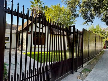 Oportunidad Inmobiliaria! Casa de 4d 4b 346 m2 calle Simón González 8868 La Reina