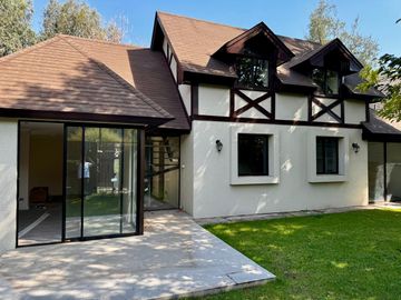 Oportunidad Inmobiliaria! Casa de 4d 4b 346 m2 calle Simón González 8868 La Reina