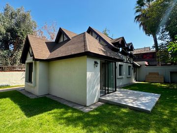 Oportunidad Inmobiliaria! Casa de 4d 4b 346 m2 calle Simón González 8868 La Reina