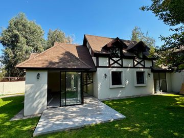 Oportunidad Inmobiliaria! Casa de 4d 4b 346 m2 calle Simón González 8868 La Reina