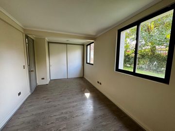 Oportunidad Inmobiliaria! Casa de 4d 4b 346 m2 calle Simón González 8868 La Reina