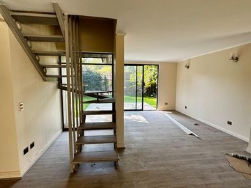 Oportunidad Inmobiliaria! Casa de 4d 4b 346 m2 calle Simón González 8868 La Reina