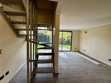 Oportunidad Inmobiliaria! Casa de 4d 4b 346 m2 calle Simón González 8868 La Reina