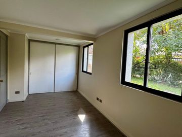 Oportunidad Inmobiliaria! Casa de 4d 4b 346 m2 calle Simón González 8868 La Reina