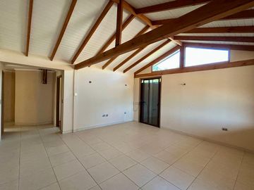 Parcela en Melipilla! con 2 Casas de 357 m2 más terreno de 5.000 m2. Condominio Las Flores.