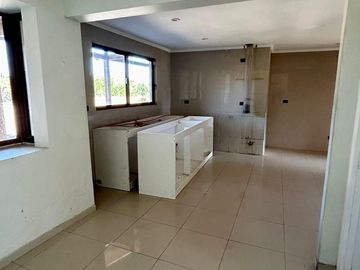 Parcela en Melipilla! con 2 Casas de 357 m2 más terreno de 5.000 m2. Condominio Las Flores.