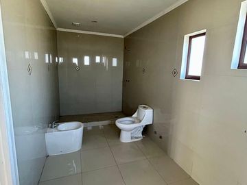 Parcela en Melipilla! con 2 Casas de 357 m2 más terreno de 5.000 m2. Condominio Las Flores.