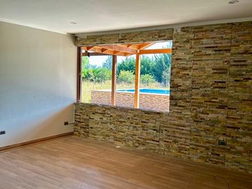 Parcela en Melipilla! con 2 Casas de 357 m2 más terreno de 5.000 m2. Condominio Las Flores.
