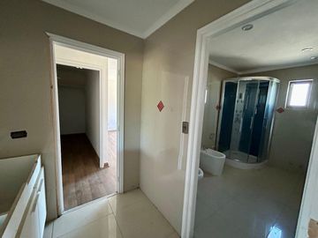 Parcela en Melipilla! con 2 Casas de 357 m2 más terreno de 5.000 m2. Condominio Las Flores.