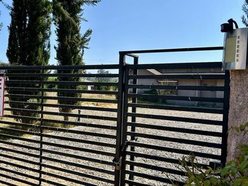 Parcela en Melipilla! con 2 Casas de 357 m2 más terreno de 5.000 m2. Condominio Las Flores.