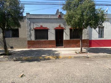 EN VENTA CASA. UN PISO, 4D, 2B, COMUNA DE SANTIAGO