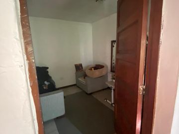 EN VENTA CASA. UN PISO, 4D, 2B, COMUNA DE SANTIAGO