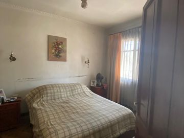 EN VENTA CASA. UN PISO, 4D, 2B, COMUNA DE SANTIAGO