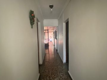 EN VENTA CASA. UN PISO, 4D, 2B, COMUNA DE SANTIAGO