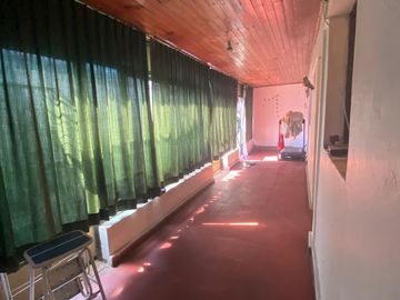 EN VENTA CASA. UN PISO, 4D, 2B, COMUNA DE SANTIAGO