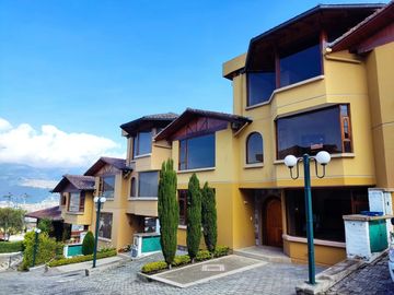 Casa en venta, sector Santa Lucia norte de Quito