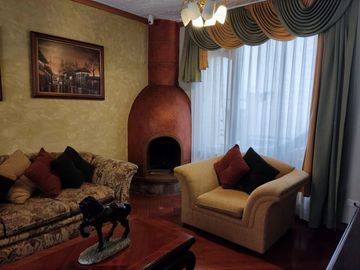 Casa en venta, sector Santa Lucia norte de Quito
