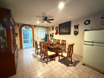 CASA EN VENTA EN COLONIA LAS MARGARITAS, MORELIA:4 REC; SOBRE AV. PRINCIPAL