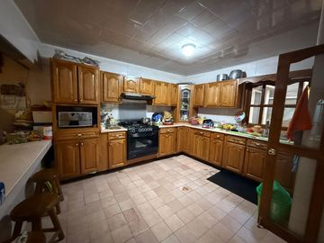 CASA EN VENTA EN COLONIA LAS MARGARITAS, MORELIA:4 REC; SOBRE AV. PRINCIPAL