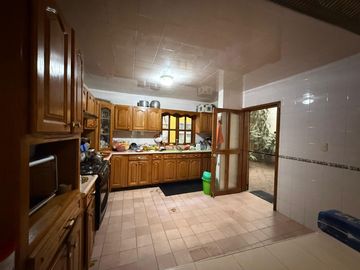 CASA EN VENTA EN COLONIA LAS MARGARITAS, MORELIA:4 REC; SOBRE AV. PRINCIPAL