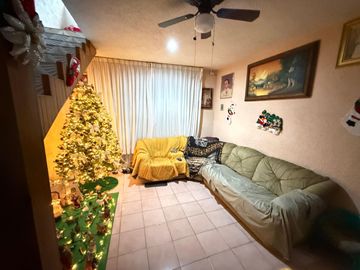 CASA EN VENTA EN COLONIA LAS MARGARITAS, MORELIA:4 REC; SOBRE AV. PRINCIPAL