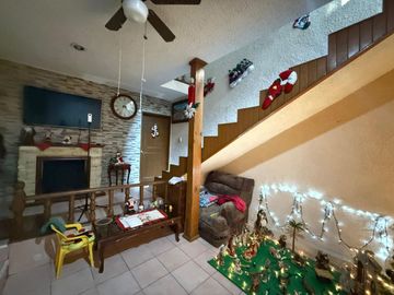 CASA EN VENTA EN COLONIA LAS MARGARITAS, MORELIA:4 REC; SOBRE AV. PRINCIPAL