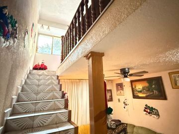 CASA EN VENTA EN COLONIA LAS MARGARITAS, MORELIA:4 REC; SOBRE AV. PRINCIPAL