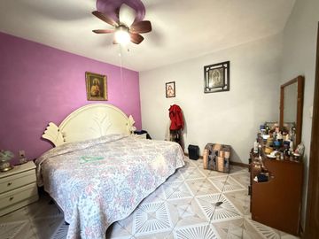 CASA EN VENTA EN COLONIA LAS MARGARITAS, MORELIA:4 REC; SOBRE AV. PRINCIPAL