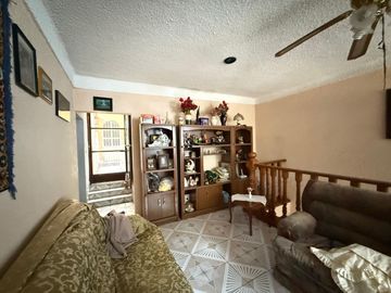 CASA EN VENTA EN COLONIA LAS MARGARITAS, MORELIA:4 REC; SOBRE AV. PRINCIPAL