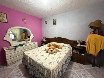 CASA EN VENTA EN COLONIA LAS MARGARITAS, MORELIA:4 REC; SOBRE AV. PRINCIPAL