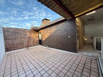 CASA EN VENTA EN COLONIA LAS MARGARITAS, MORELIA:4 REC; SOBRE AV. PRINCIPAL