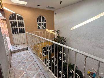 CASA EN VENTA EN COLONIA LAS MARGARITAS, MORELIA:4 REC; SOBRE AV. PRINCIPAL