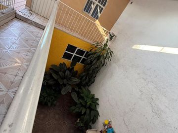 CASA EN VENTA EN COLONIA LAS MARGARITAS, MORELIA:4 REC; SOBRE AV. PRINCIPAL