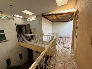 CASA EN VENTA EN COLONIA LAS MARGARITAS, MORELIA:4 REC; SOBRE AV. PRINCIPAL