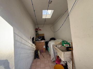 CASA EN VENTA EN COLONIA LAS MARGARITAS, MORELIA:4 REC; SOBRE AV. PRINCIPAL