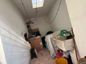 CASA EN VENTA EN COLONIA LAS MARGARITAS, MORELIA:4 REC; SOBRE AV. PRINCIPAL
