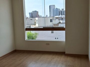 Luminoso departamento de 3 dormitorios en Miraflores - venta
