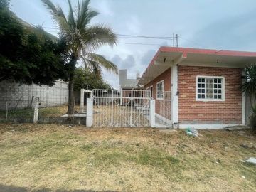 SE VENDEN 2 DEPTOS DE UN SOLO NIVEL CON 350M2DE TERRENO IZTACCÍHUATL CUAUTLA MOR