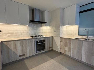 Venta Departamento Estreno Surco 3 dormitorios + cochera Fte a parque