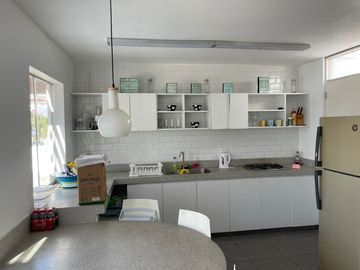 Venta Casa De Playa en Condominio Playa Azul, con salida directa a la playa.   Casa céntrica, en 2da fila y en esquina, frente a parque.