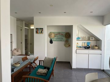 Venta Casa De Playa en Condominio Playa Azul, con salida directa a la playa.   Casa céntrica, en 2da fila y en esquina, frente a parque.
