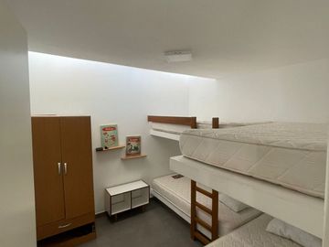 Venta Casa De Playa en Condominio Playa Azul, con salida directa a la playa.   Casa céntrica, en 2da fila y en esquina, frente a parque.