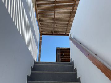 Venta Casa De Playa en Condominio Playa Azul, con salida directa a la playa.   Casa céntrica, en 2da fila y en esquina, frente a parque.