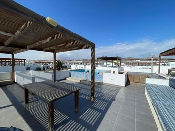 Venta Casa De Playa en Condominio Playa Azul, con salida directa a la playa.   Casa céntrica, en 2da fila y en esquina, frente a parque.