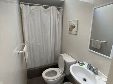 Venta Casa De Playa en Condominio Playa Azul, con salida directa a la playa.   Casa céntrica, en 2da fila y en esquina, frente a parque.