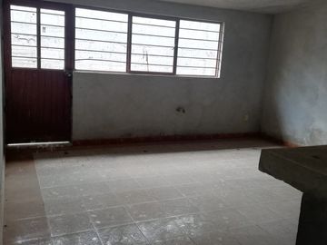 Casa en El Organal, San Juan del Río con árboles frutales.