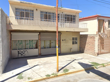 Casa En Venta, En La Calle De Muzquiz, Centro Metropolitano, Saltillo, Coahuila. Remate Bancario Jmjc20-56