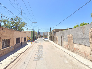 Casa En Venta, En La Calle De Muzquiz, Centro Metropolitano, Saltillo, Coahuila. Remate Bancario Jmjc20-56