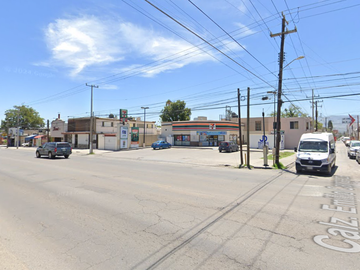 Casa En Venta, En La Calle De Muzquiz, Centro Metropolitano, Saltillo, Coahuila. Remate Bancario Jmjc20-56